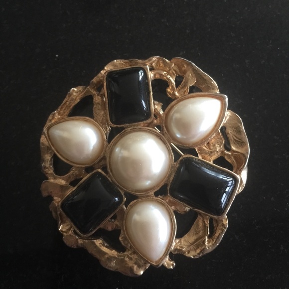 DAUPLAISE Jewelry - NWOT DAUPLAISE VINTAGE BROOCH